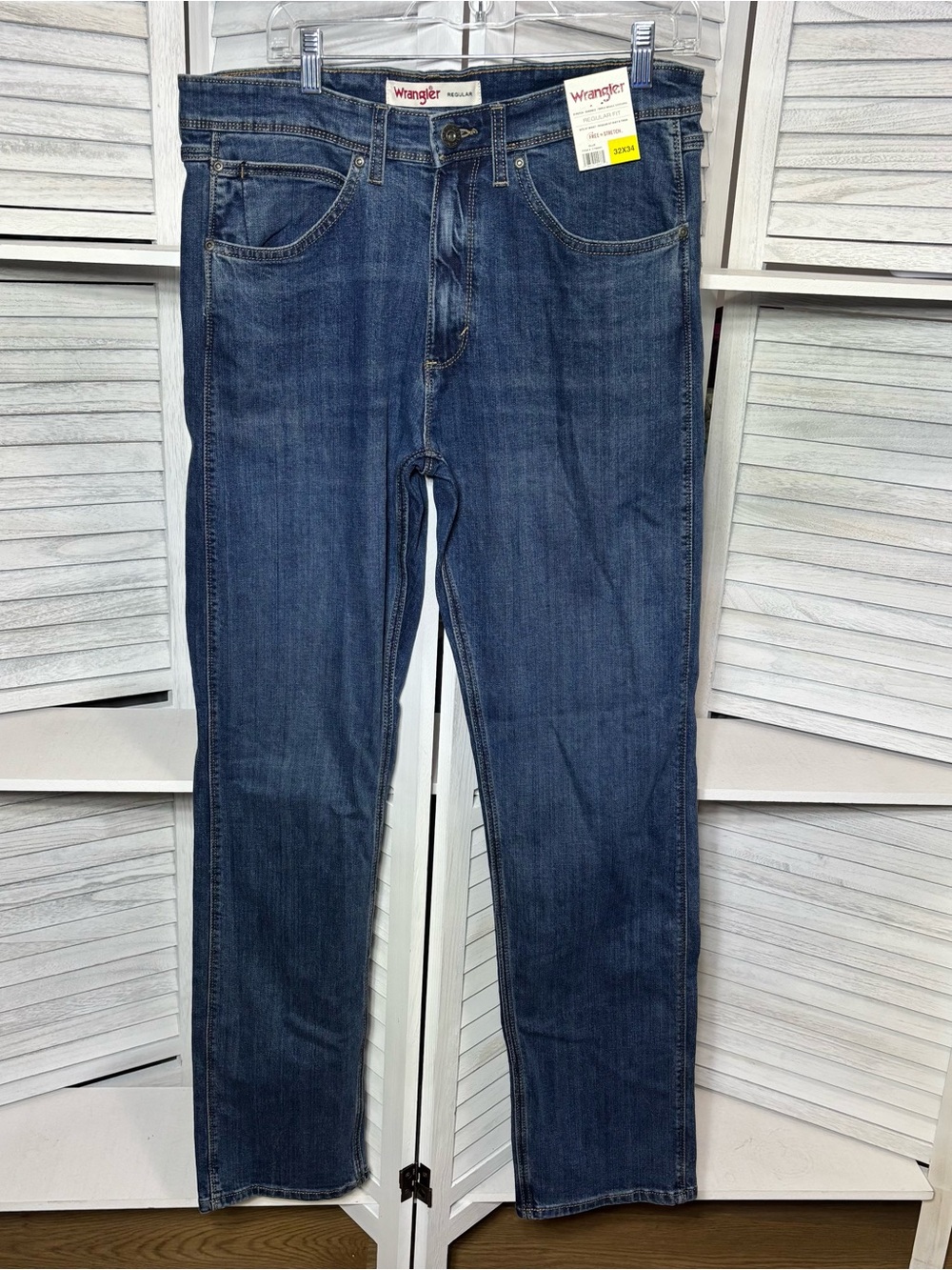NWT Wrangler Regular Fit Free to Stretch Blue Denim Jeans Men's Size 32x34